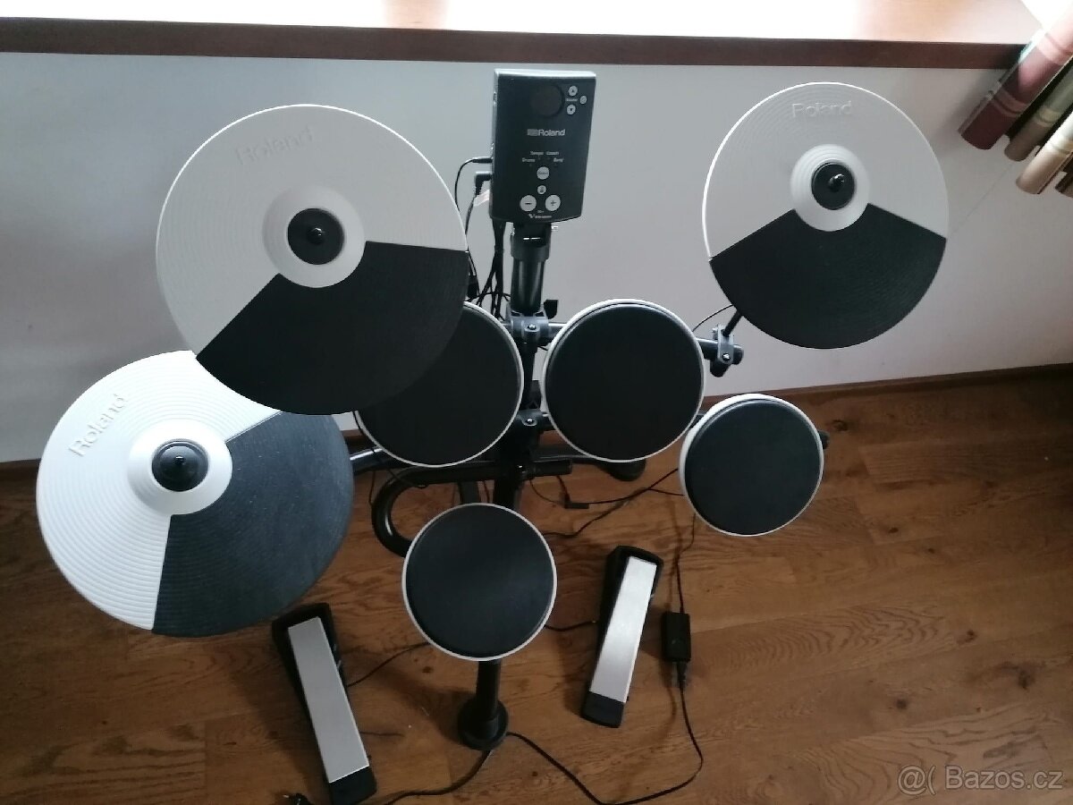 Bicí Roland V-DRUMS TD-1K
, židle, paličky