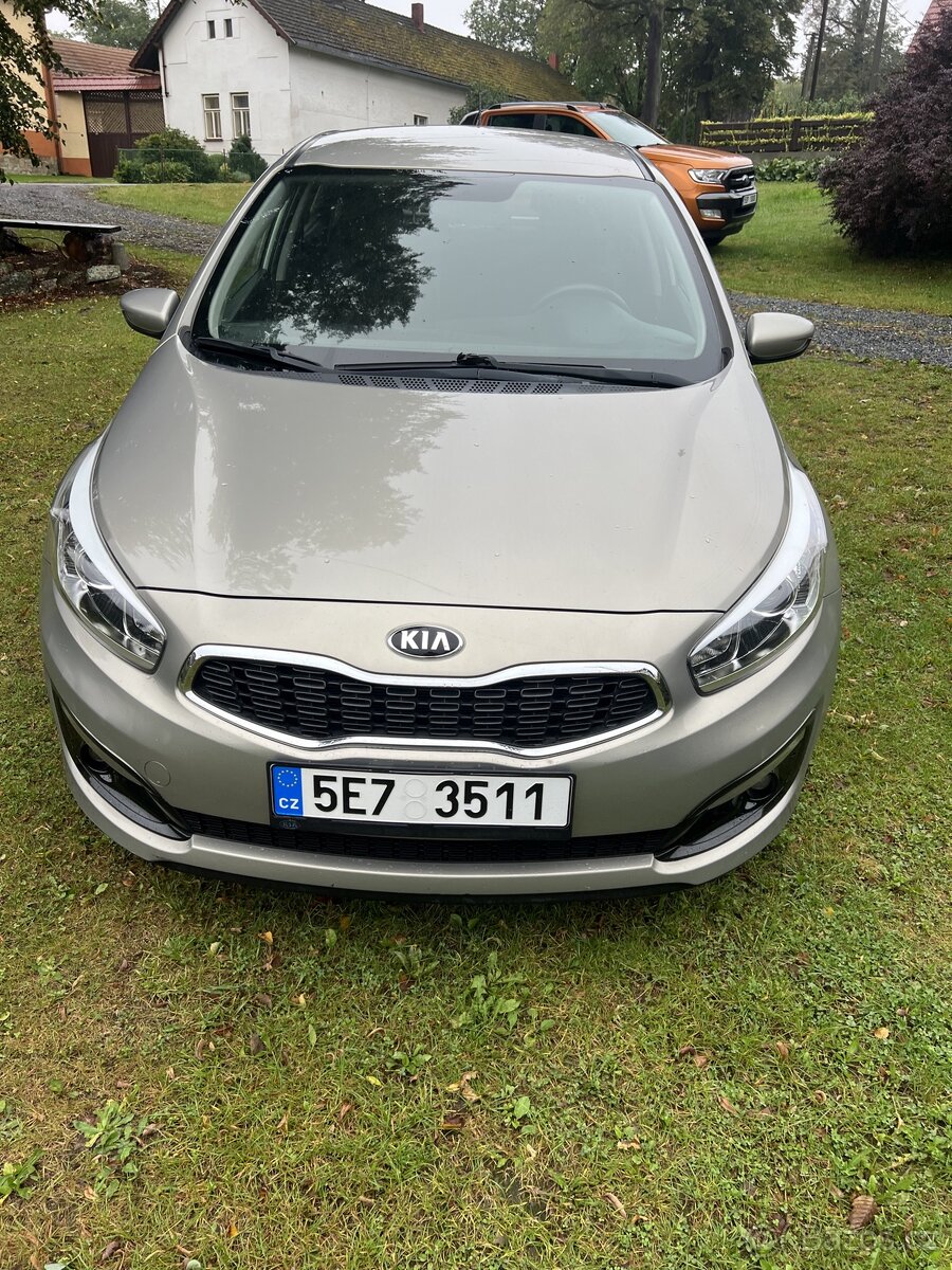 Kia Ceed 1,4i 73 kw klimatizace - tažné zařízení