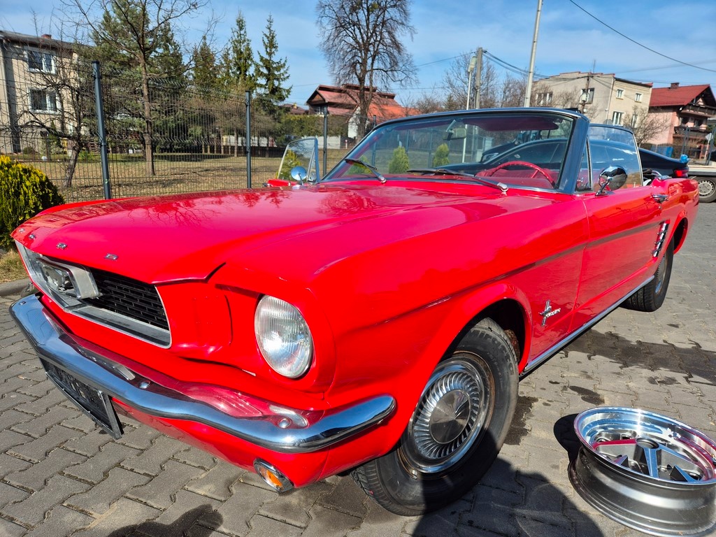 Ford Mustang 1966 KABRIOLET jako nové, vše funkční