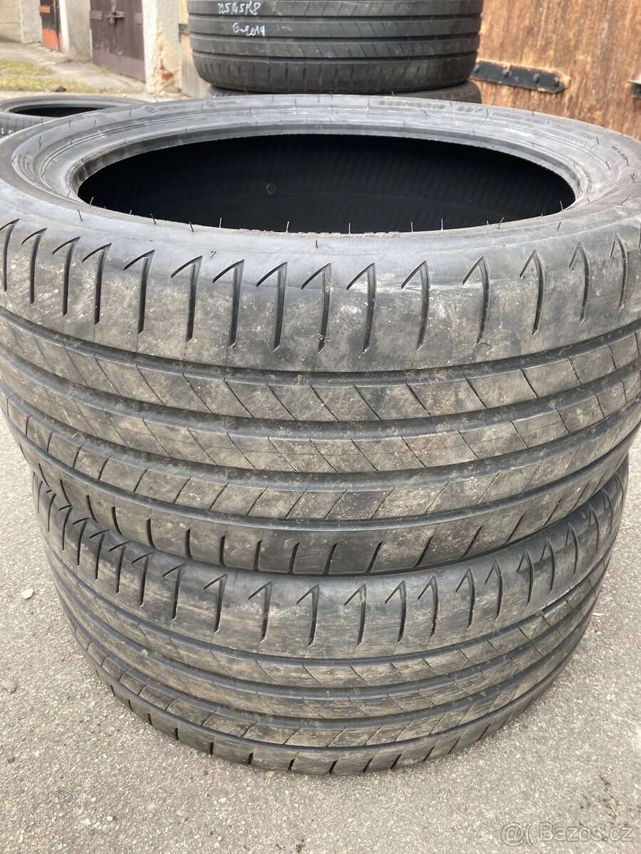 255/40 r18 Bridgestone