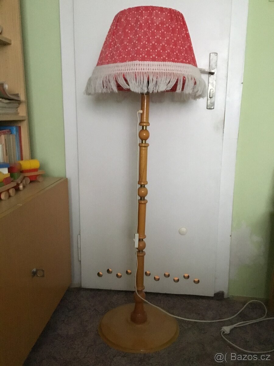 Retro stojaci lampa