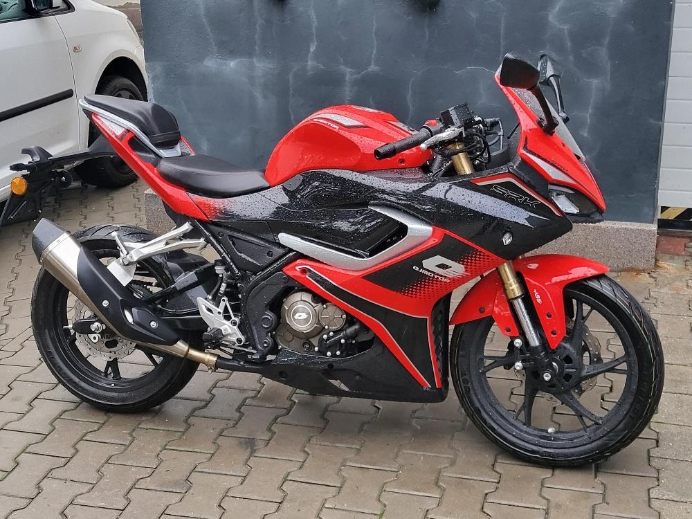 QJ Motor SRK 125R, r.v.2024,naj.4461km, původ ČR