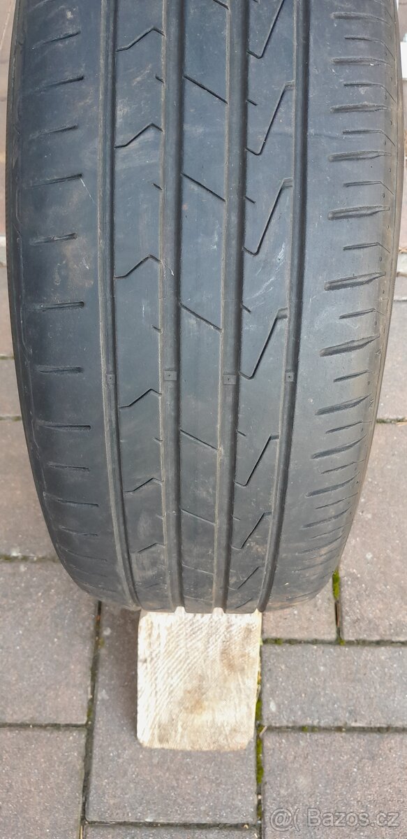 4 KS LETNE HANKOOK 215/55, R17, 98W. CENA za 4ks 1000Kč.