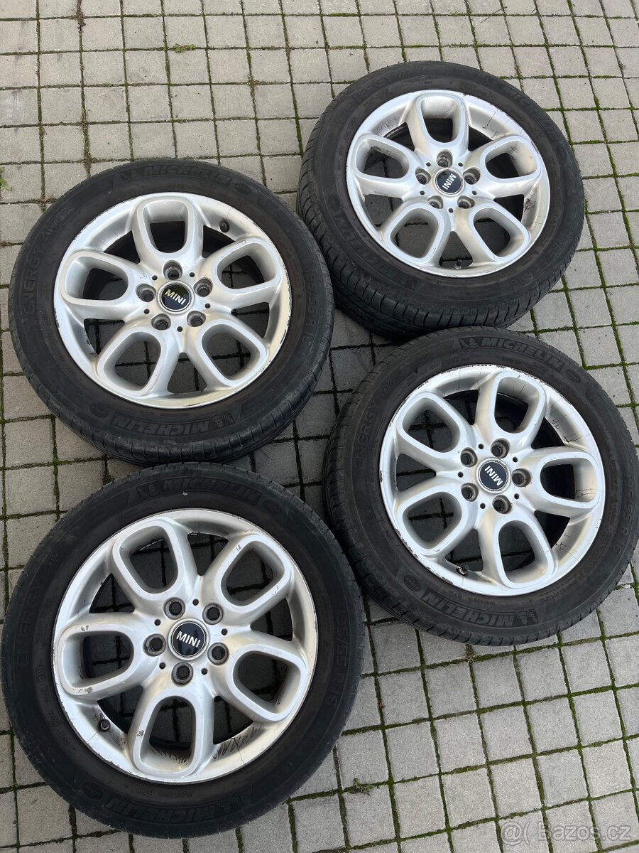 Sada ALU kol 5x112 r 16 včetně pneu Michelin