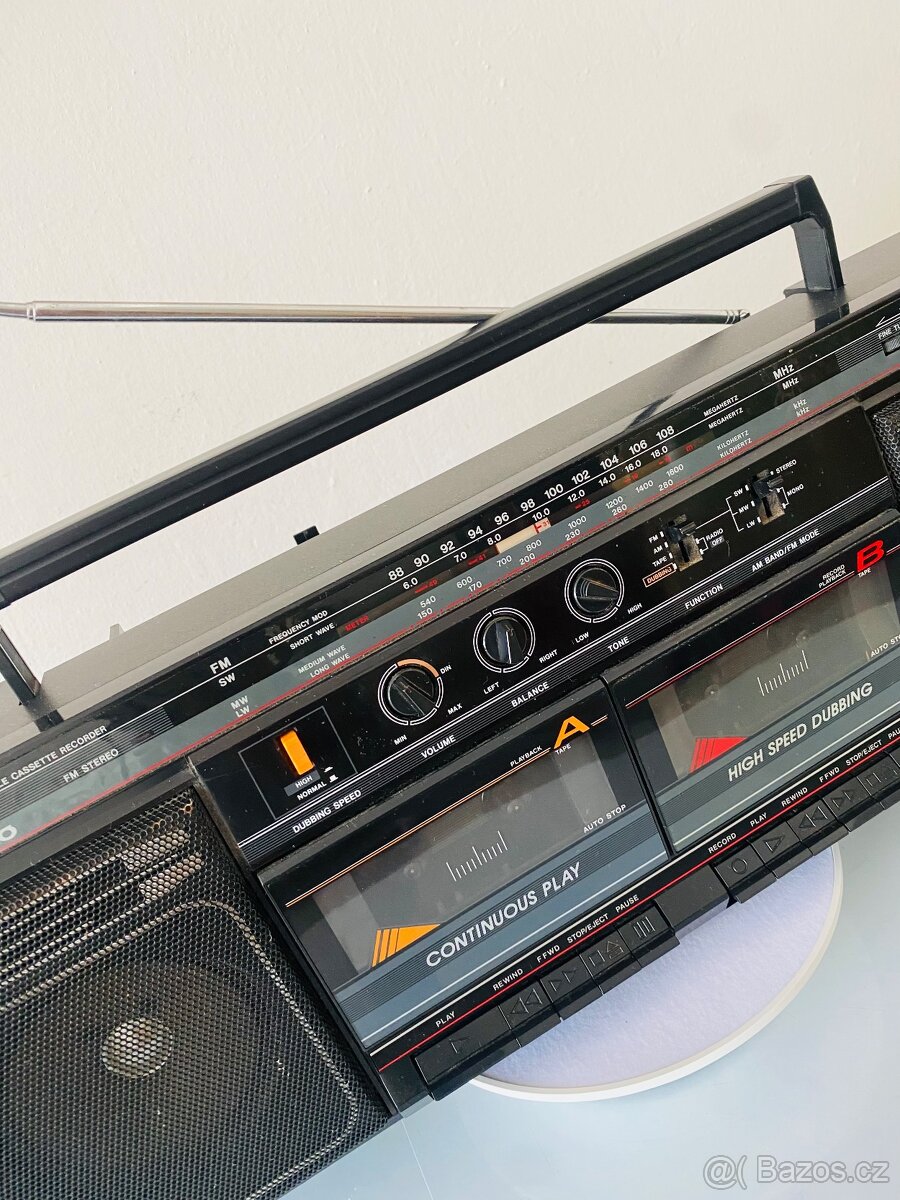 Radiomagnetofon Sanyo MW 166L, rok 1988