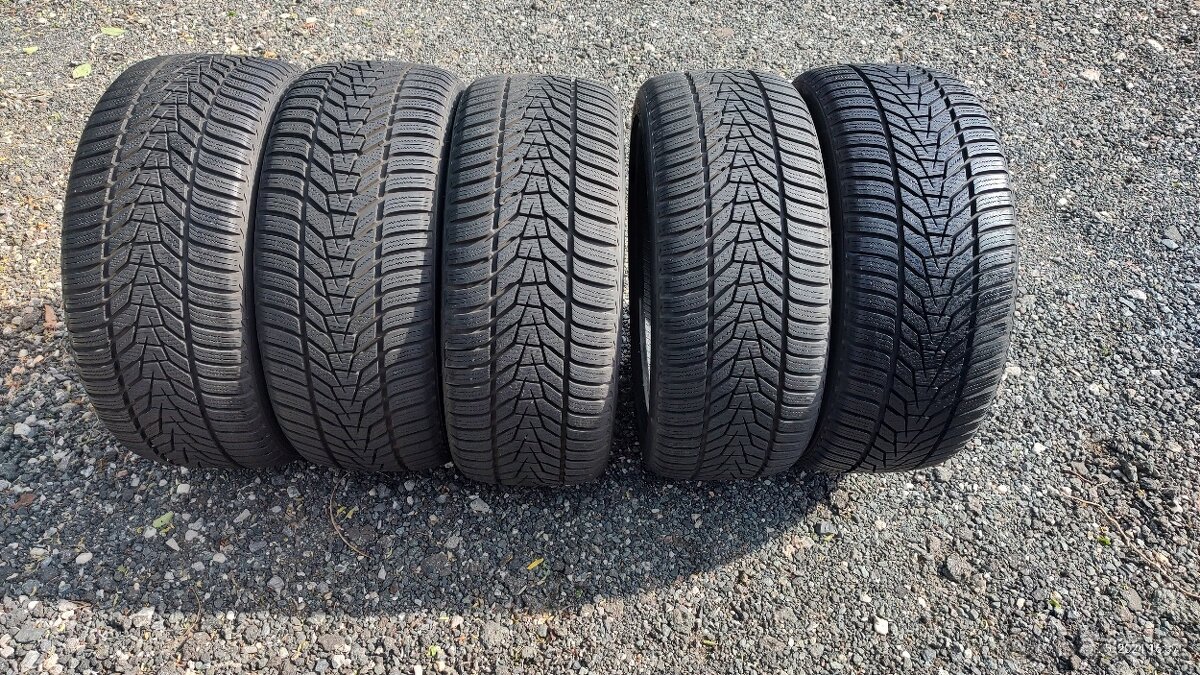 PNEU ZIMNÍ  HANKOOK 225/40 R18