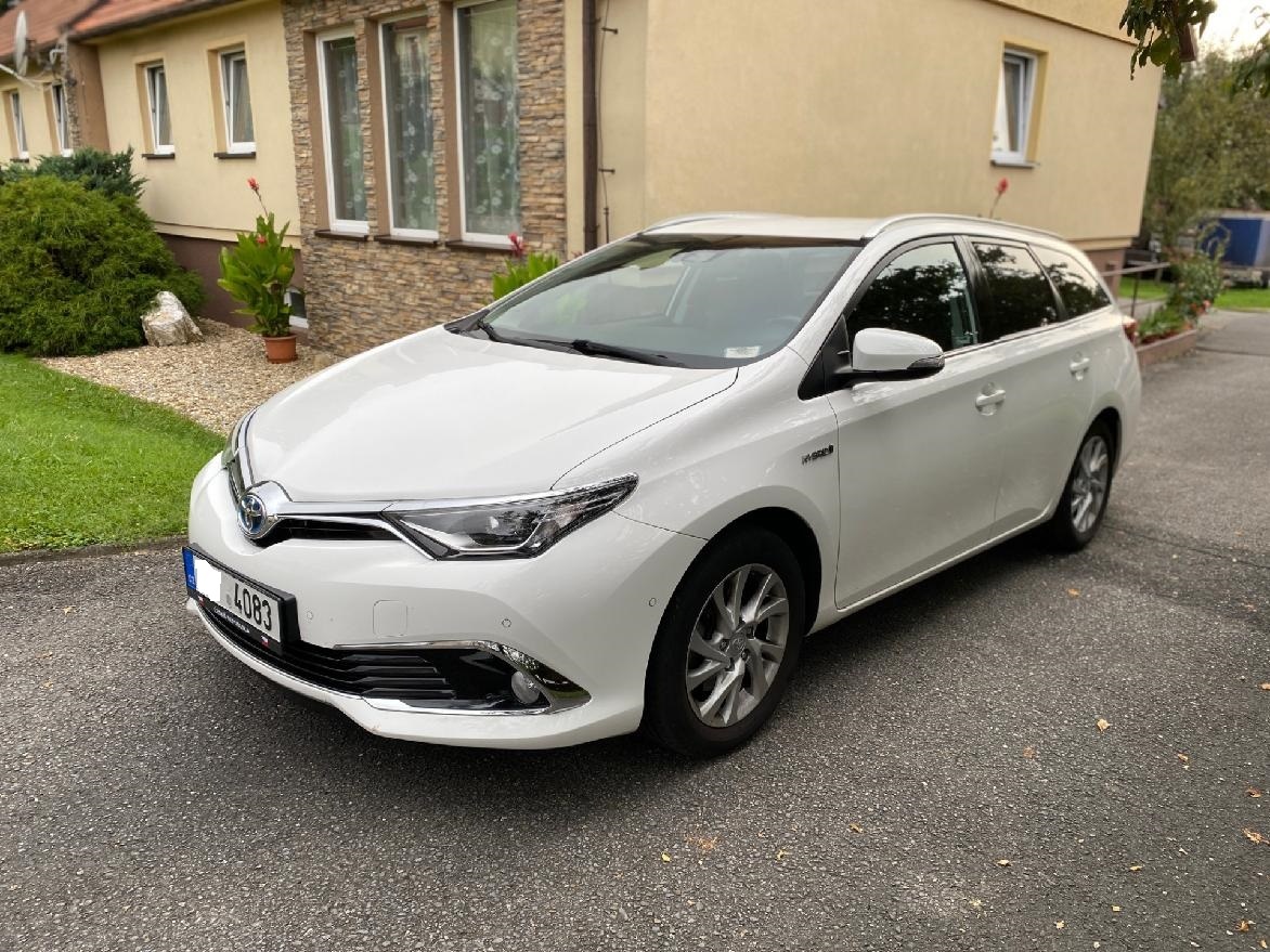 Toyota Auris 1.8i HYBRID, model 2019, naj.83xxx km