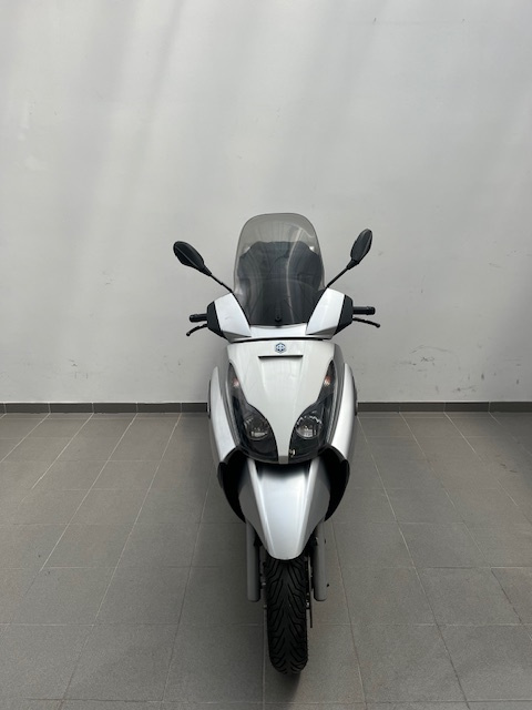 Piaggio X7 šedá