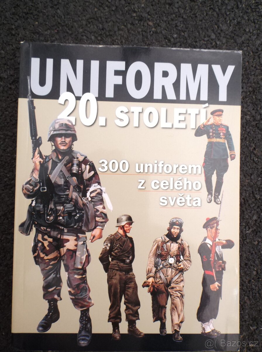 Uniformy 20. století – 300 uniforem