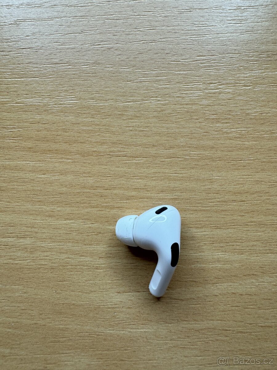 Leve sluchátko AirPods pro