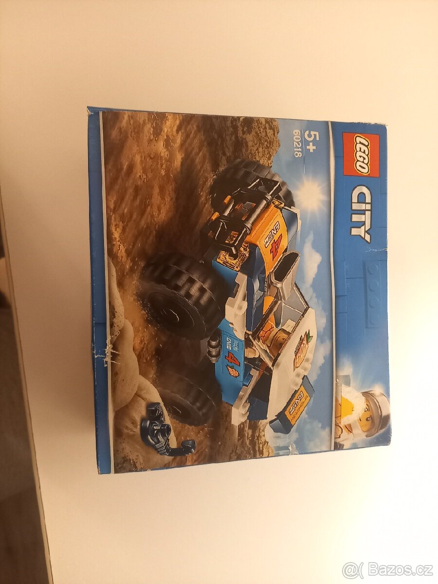 LEGO City 60218 Pouštní rally závoďák