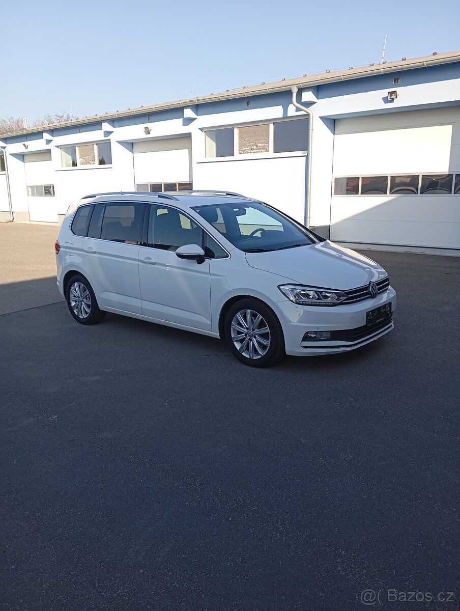 vw touran highline 2.0CR DSG ful led,,acc,alcantra,kamera