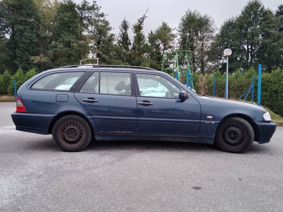 MERCEDES C220CDi - TAŽNÉ - AUTOMAT