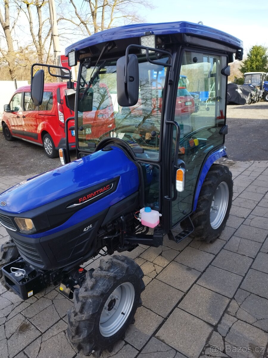 Malotraktor Farmtrac 26 4WD s kabinou,radiálky