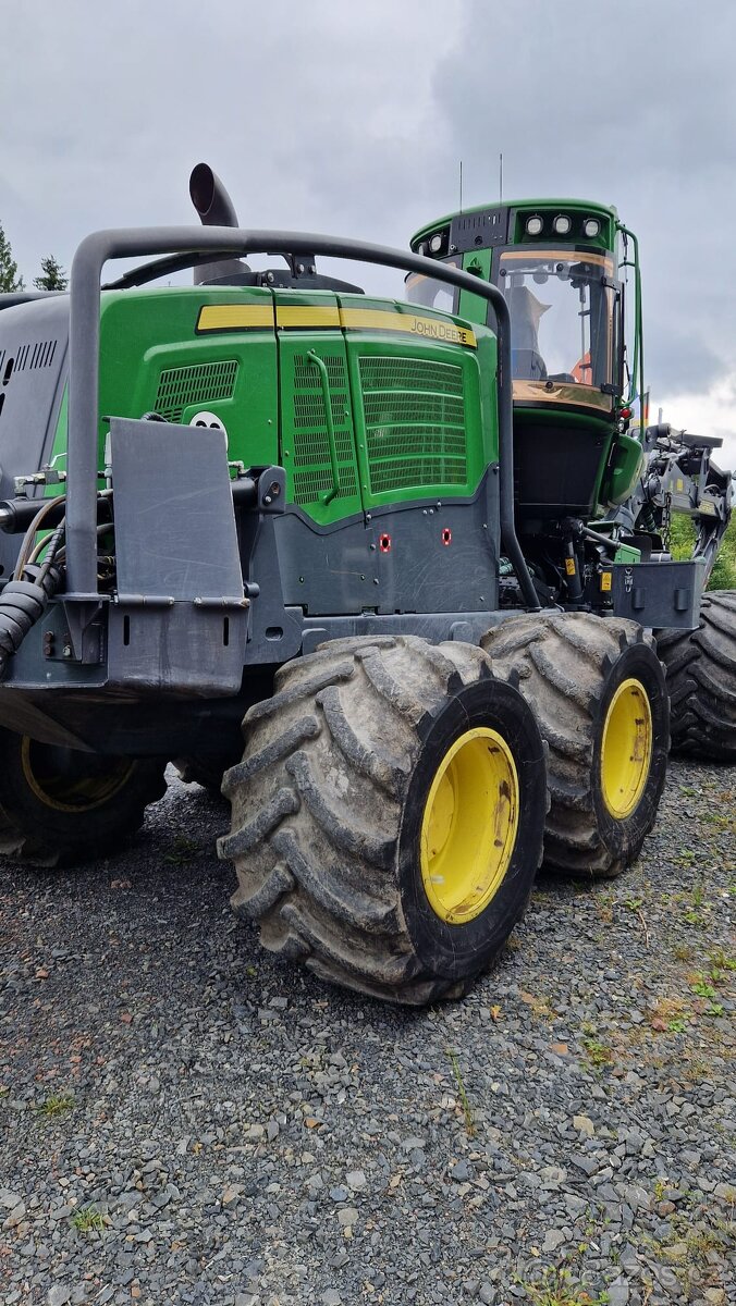 Harvestor JOHN DEERE 1270G 8W + trakční naviják