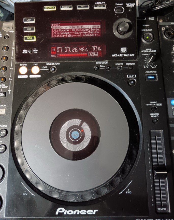 2x Pioneer CDJ-900