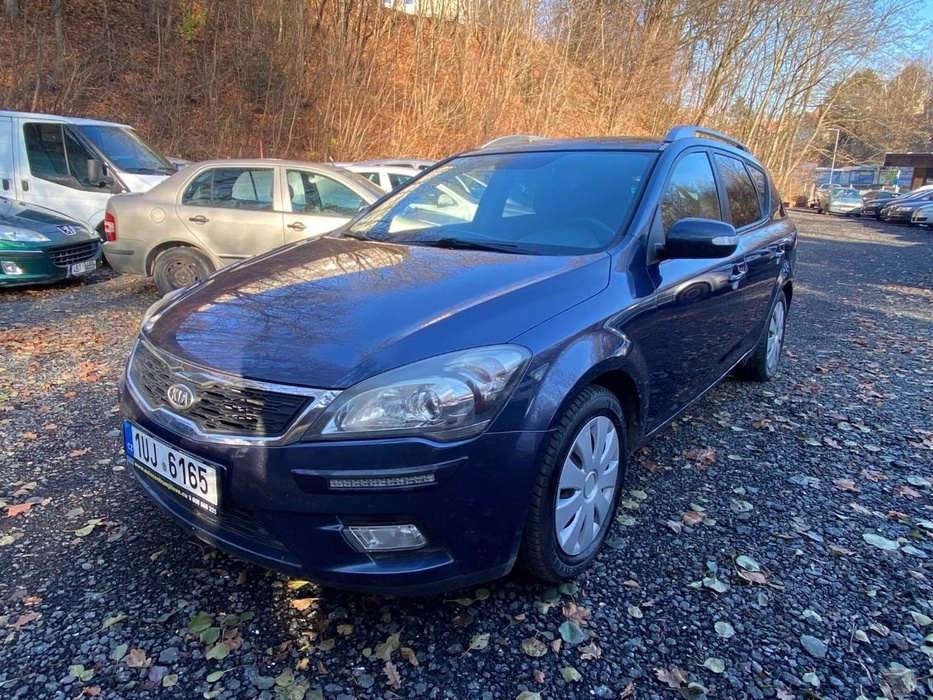 Kia Ceed 1.6 CRDI 94kW klima tempomat el.okna 2011