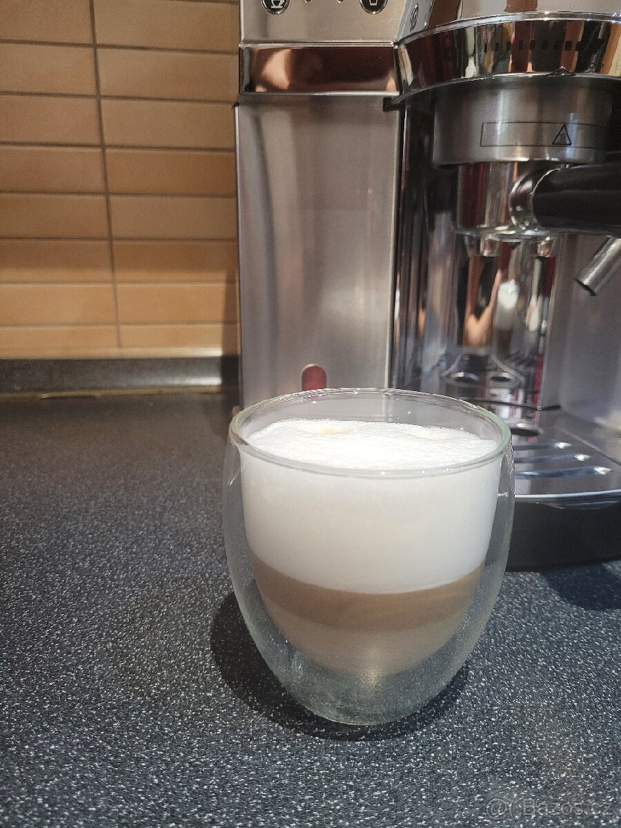 Kávovar DeLonghi EC850 - cappuccino