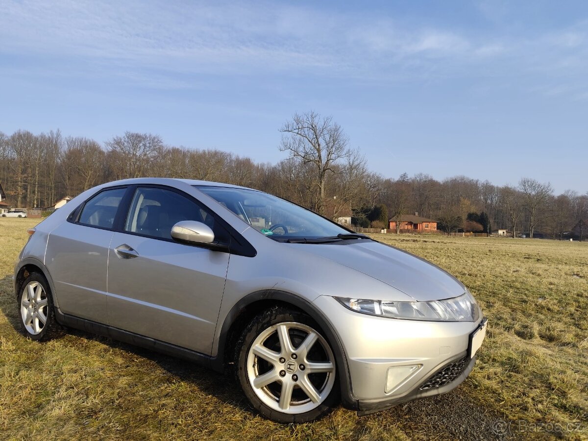 HONDA CIVIC UFO BENZÍN 1.8i 103KW SERVIS ROK VÝROBY 2008