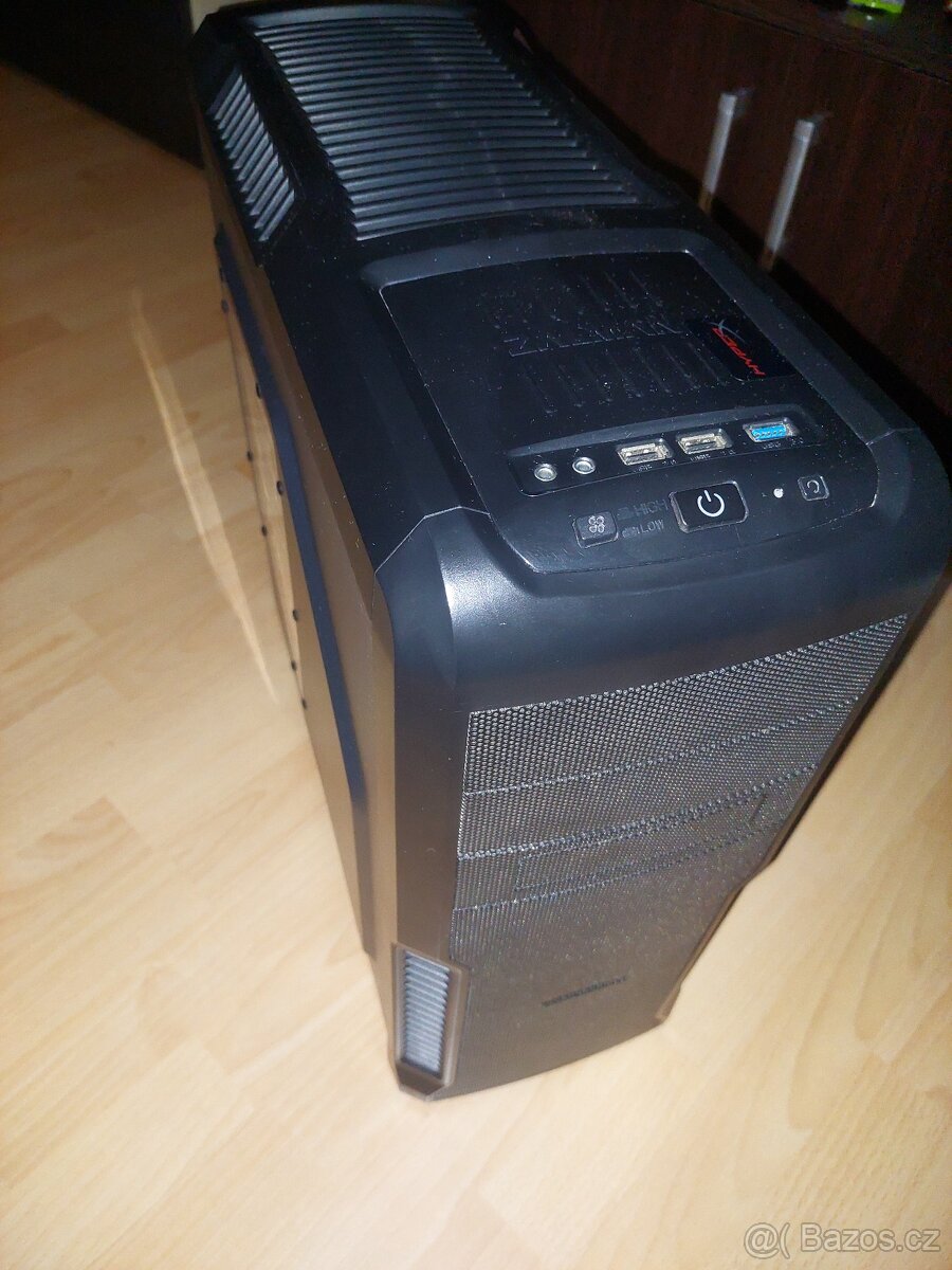 Starší herní pc case Zalman