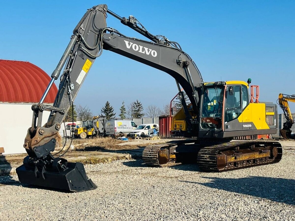 Pásový bagr Volvo EC220EL