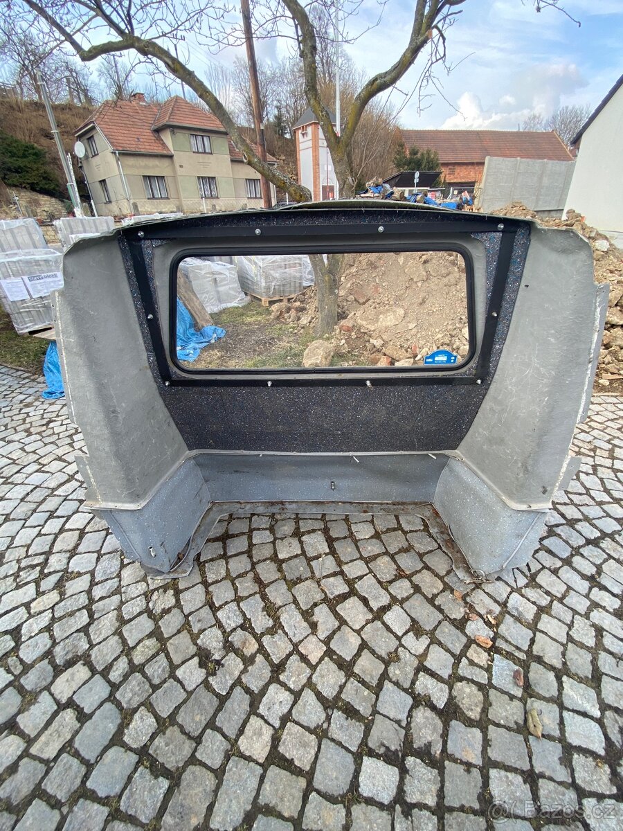 Dělící příčka VW T4