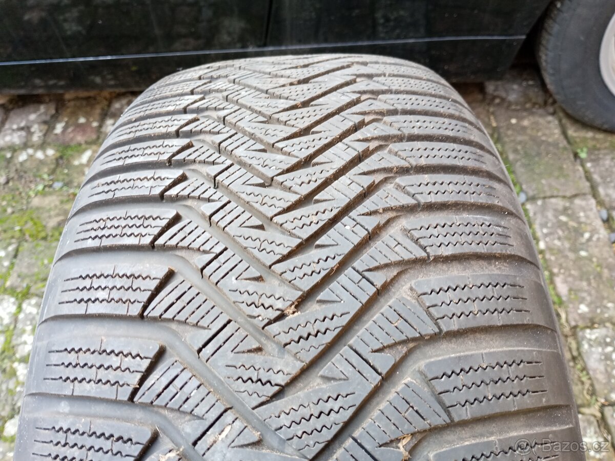 Zimní pneu 255/50 R19