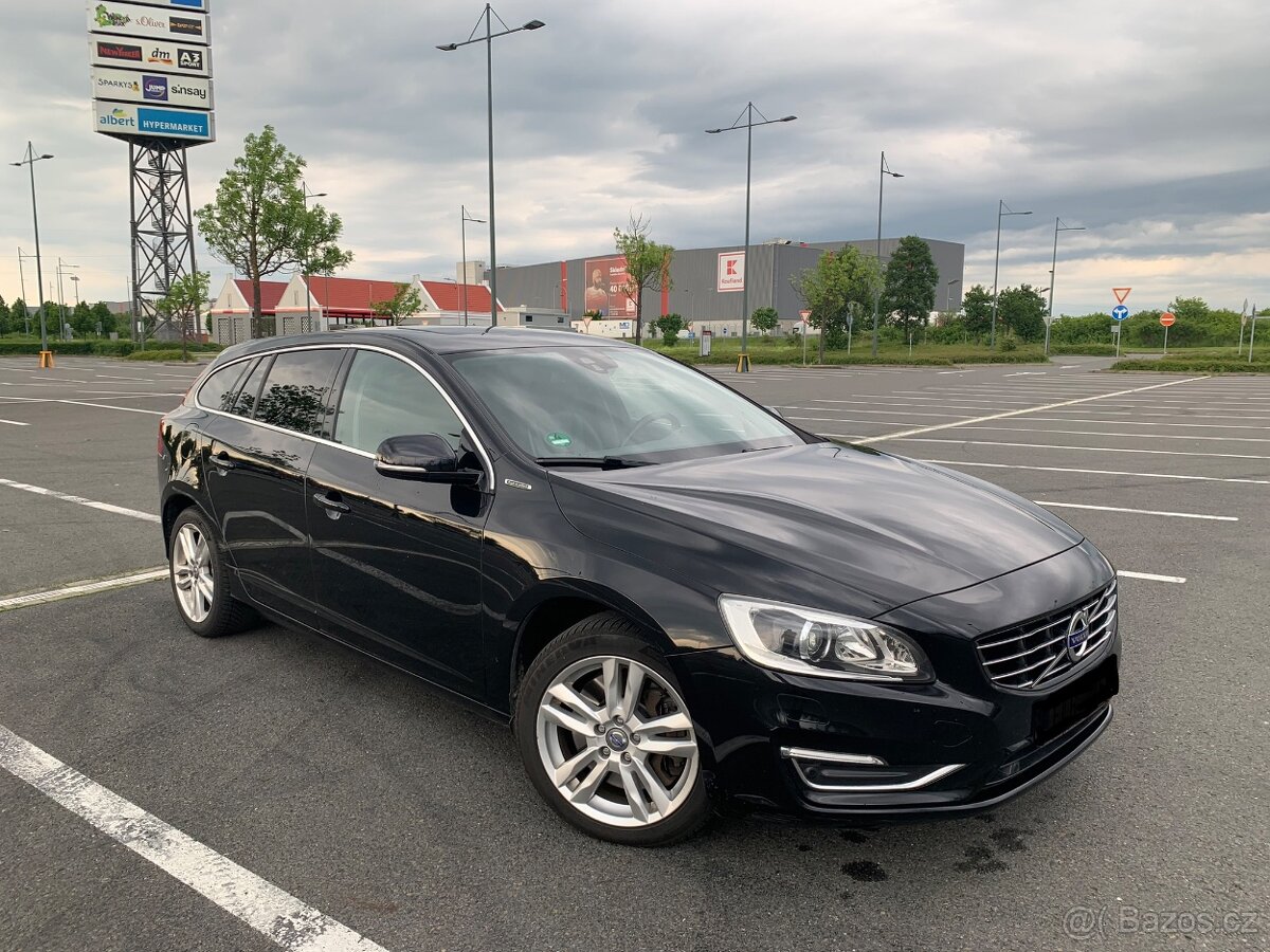 Volvo V60 208kW D6 PHEV 4x4 STK 1/2025 284tis + nové pneu