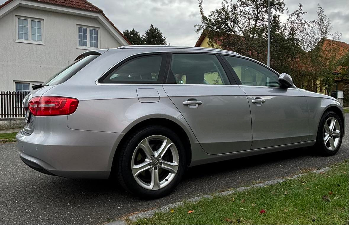 AUDI A4 AVANT