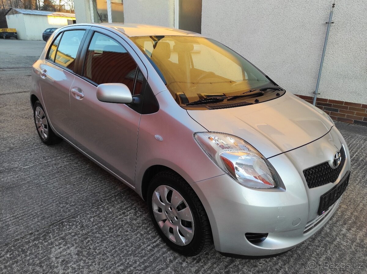 Toyota Yaris 1.3 VVT-i  64 Kw 4 Valec Benzin 129 Tis Km