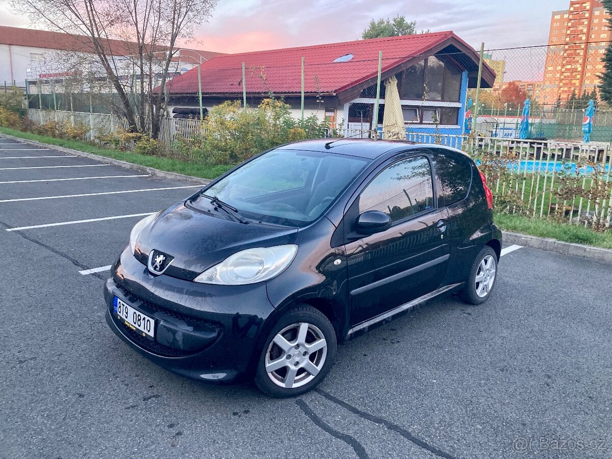 PEUGEOT 107 1,0i 50kW - vhodné pro karosáře