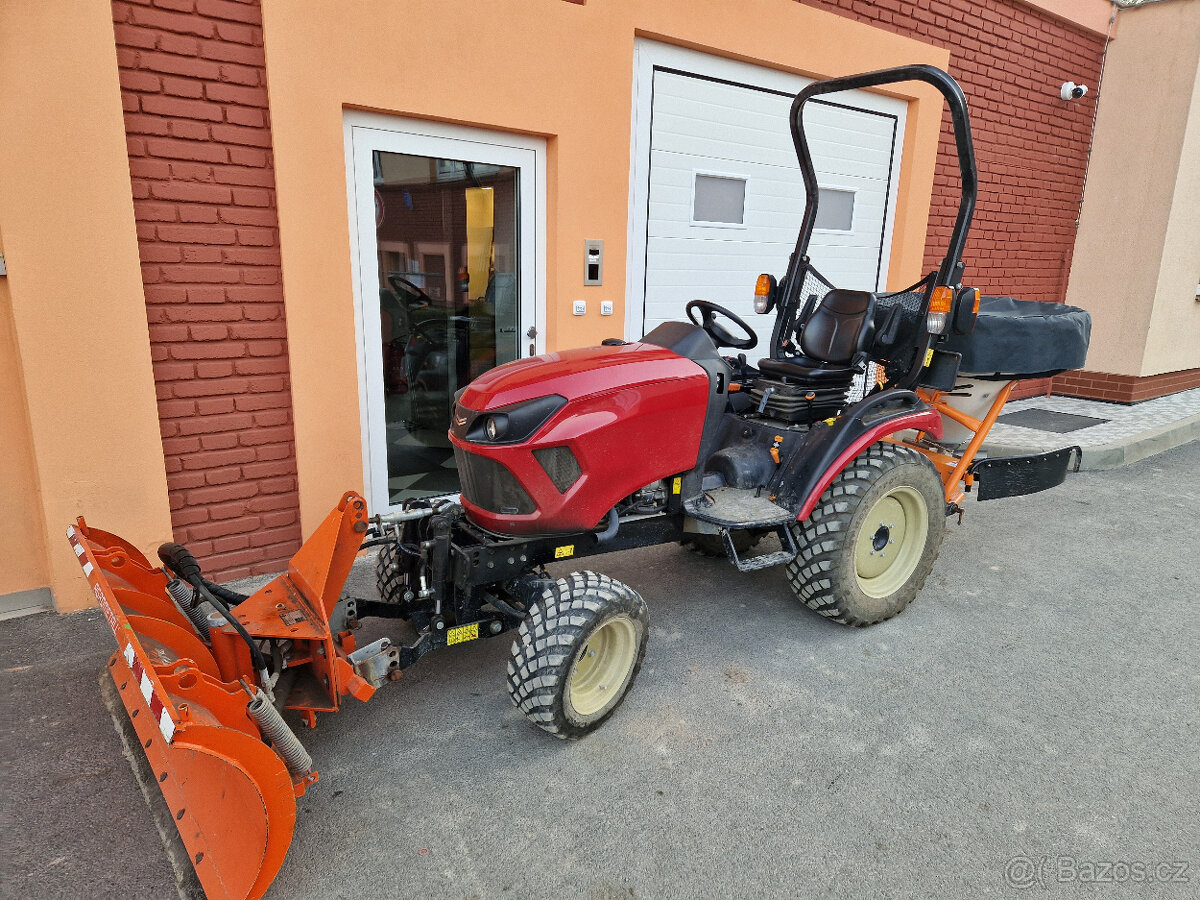 Zánovní malotraktor Yanmar SA 424 bz kabiny.