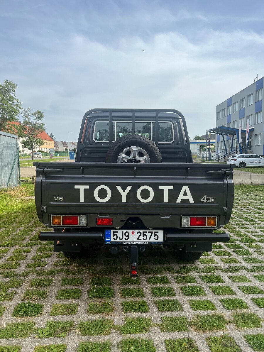 Toyota Land Cruiser 79