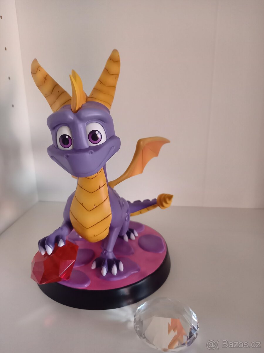 Spyro soška First 4 Figures + artbook + cable guy