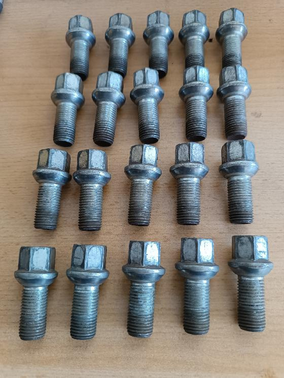 20 šroubů orig. Škoda, VW, Seat M14, závit 26mm - 250Kč