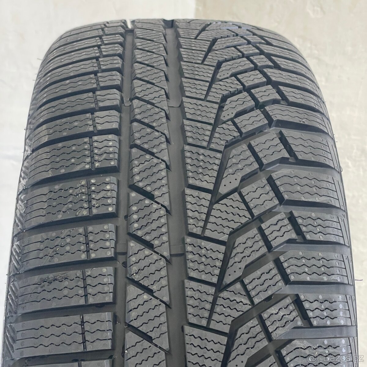 NOVÉ Zimní pneu 225/45 R18 95V Sailun