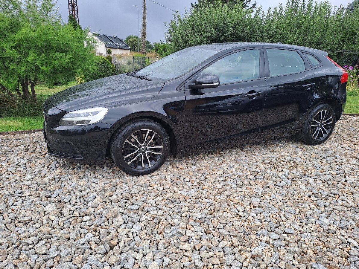 Volvo V40 2.0 90kw T2 ČR MOMENTUM