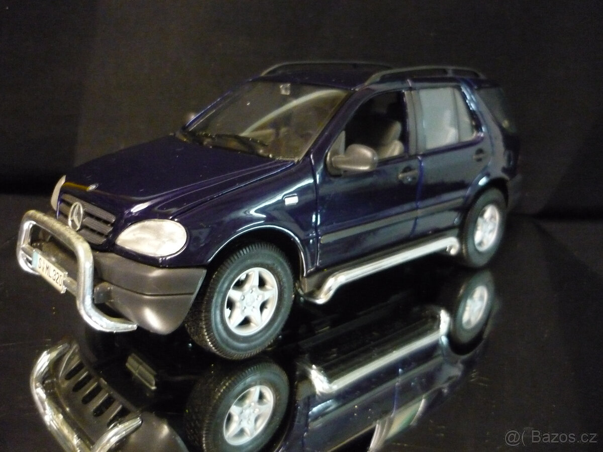 Mercedes Benz ML 320 modrý Maisto 1/18