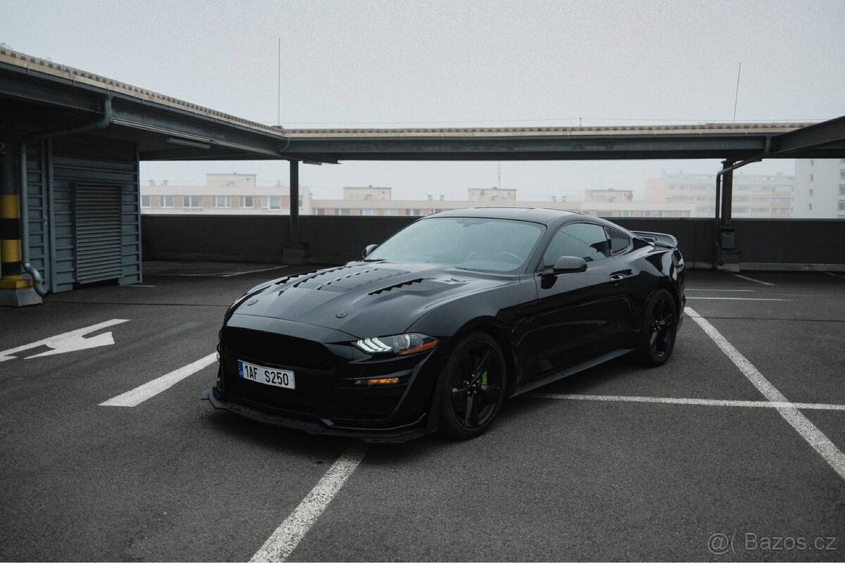 FORD MUSTANG 5.0 BLACK