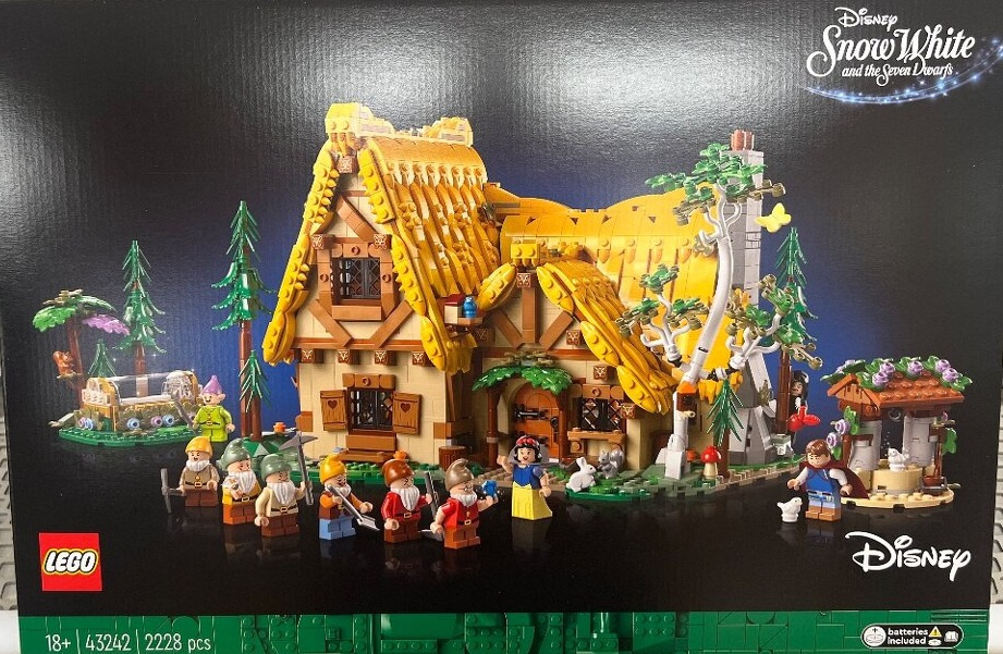 LEGO® Disney 43242 Chaloupka Sněhurky a sedmi trpaslíků