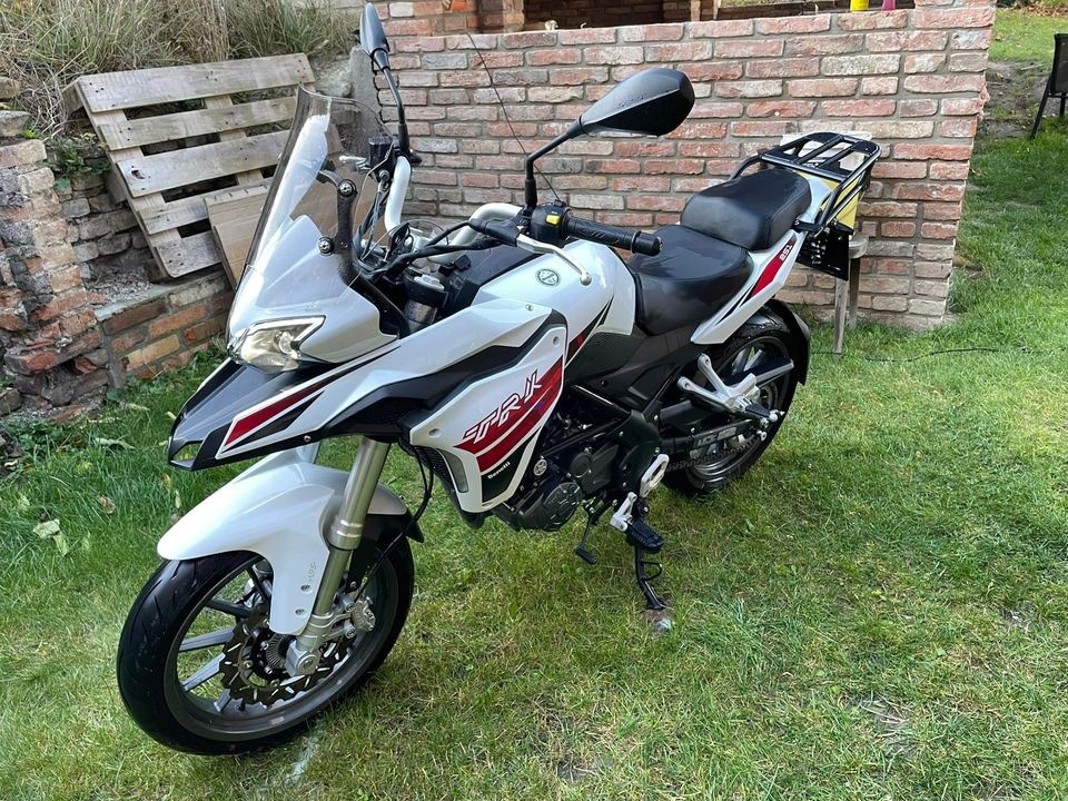 Benelli TRK 251 - jako nová