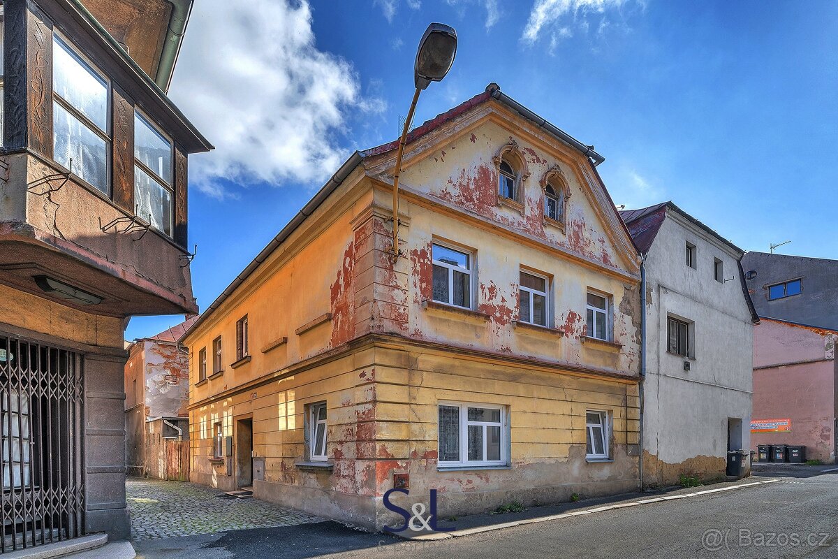 Nabízíme Vám ke koupi rodinný dům v původním stavu, určeného