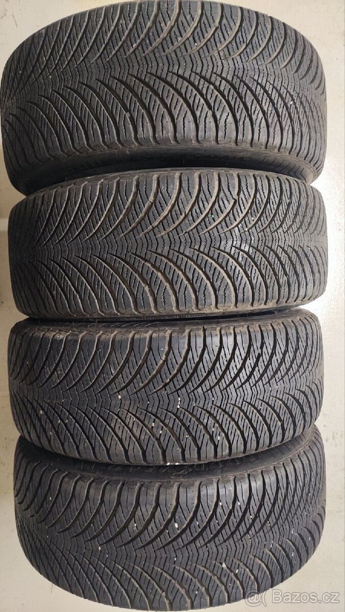 Zimní 225/55/17 Goodyear Vectot 4 seasons DOT 0623