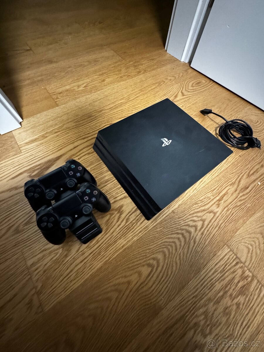 Prodam Playstation 4 PRO