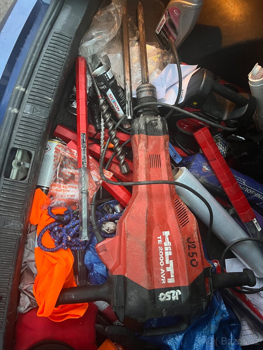 Hilti te 2000 AVR + 2 bourací oškrty