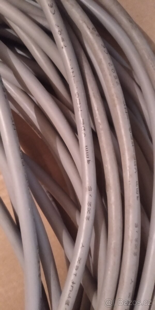 Prodám lankový šedý kabel 2x2,5mm2, cca 10m