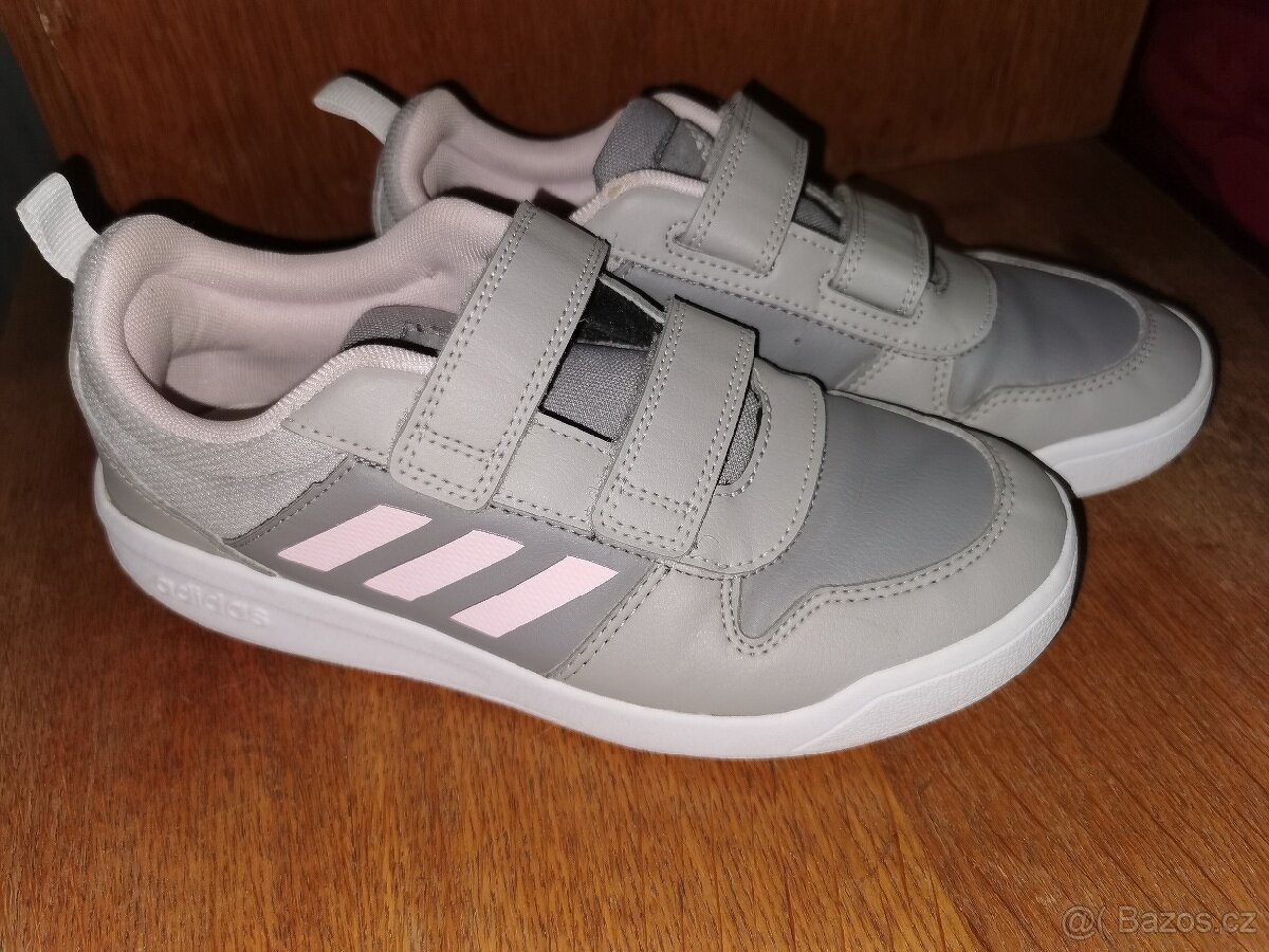 Dívčí boty Adidas na suchý zip, vel. 35