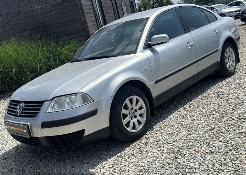 Volkswagen Passat 1,6 75kW Comfortline TAŽNÉ benzín manuál