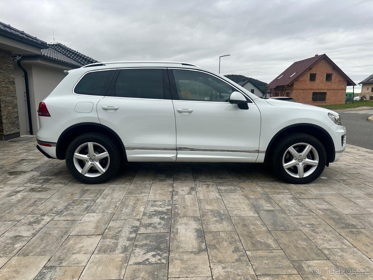 VW Touareg 3.0TDi 193kw R-Line facelift, ČR, 133 000km