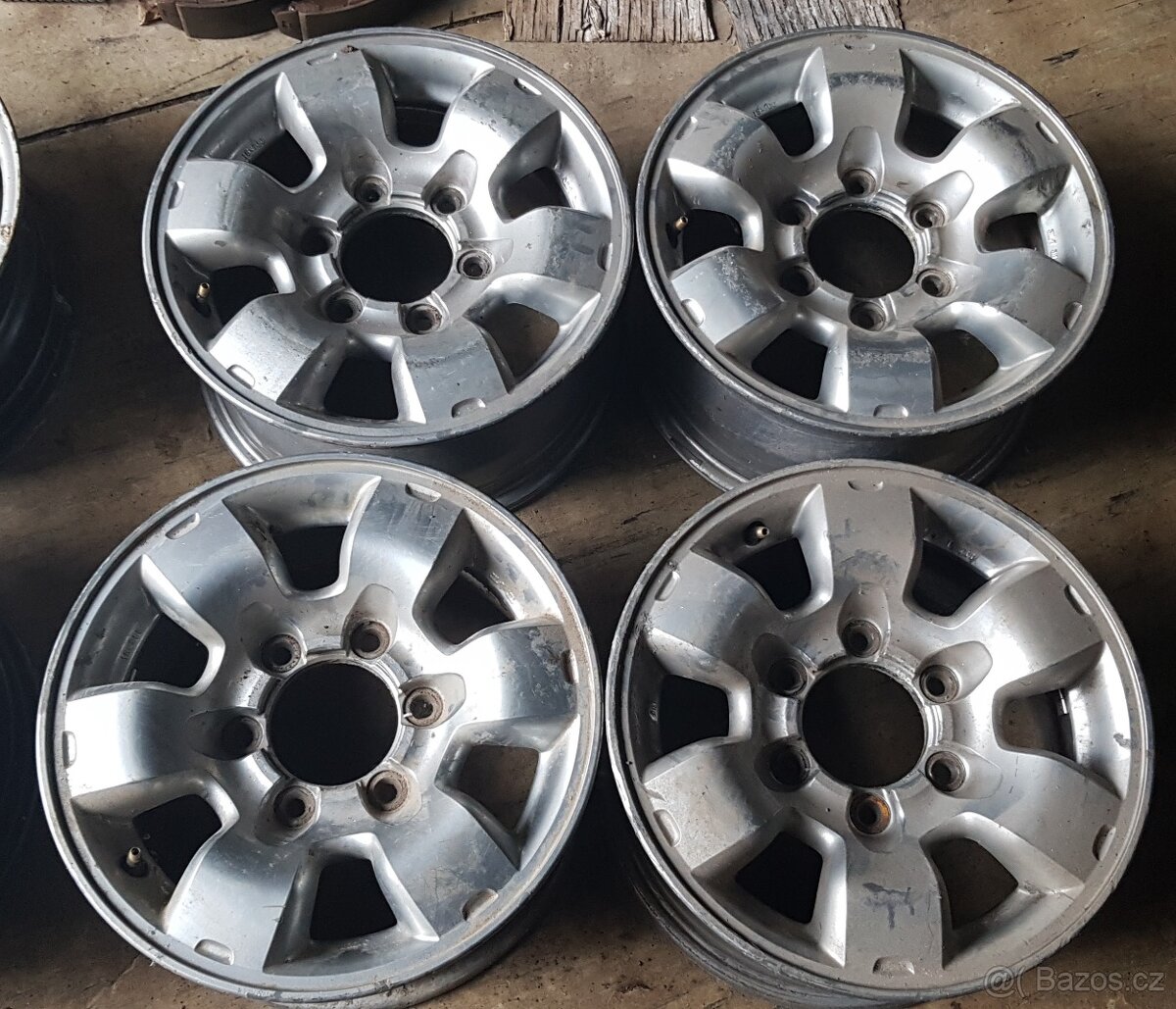 Alu kola orig. Nissan 6x139,7 r15